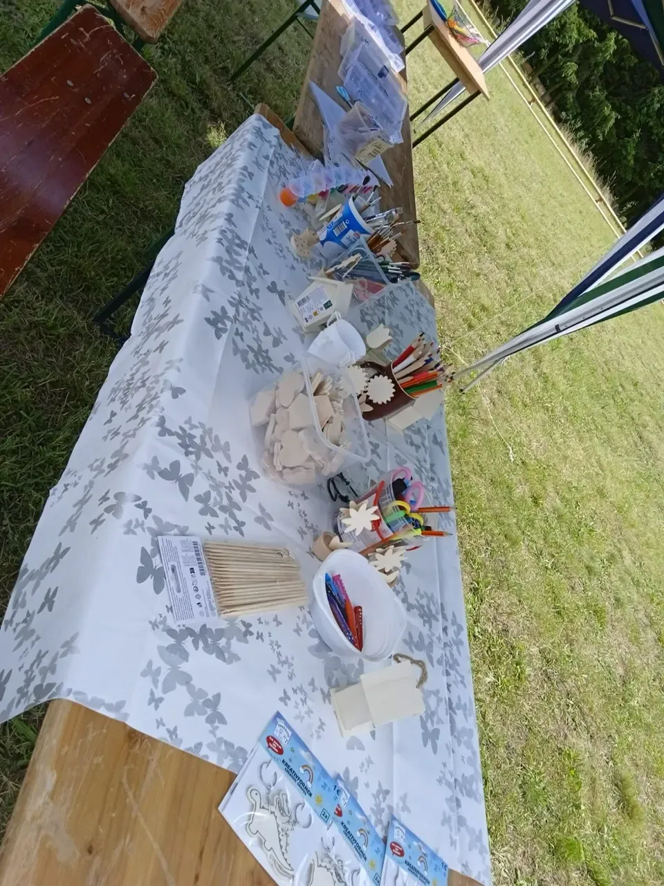 Jugendpflegerin mit Kreativangeboten beim Straacher Dorffest