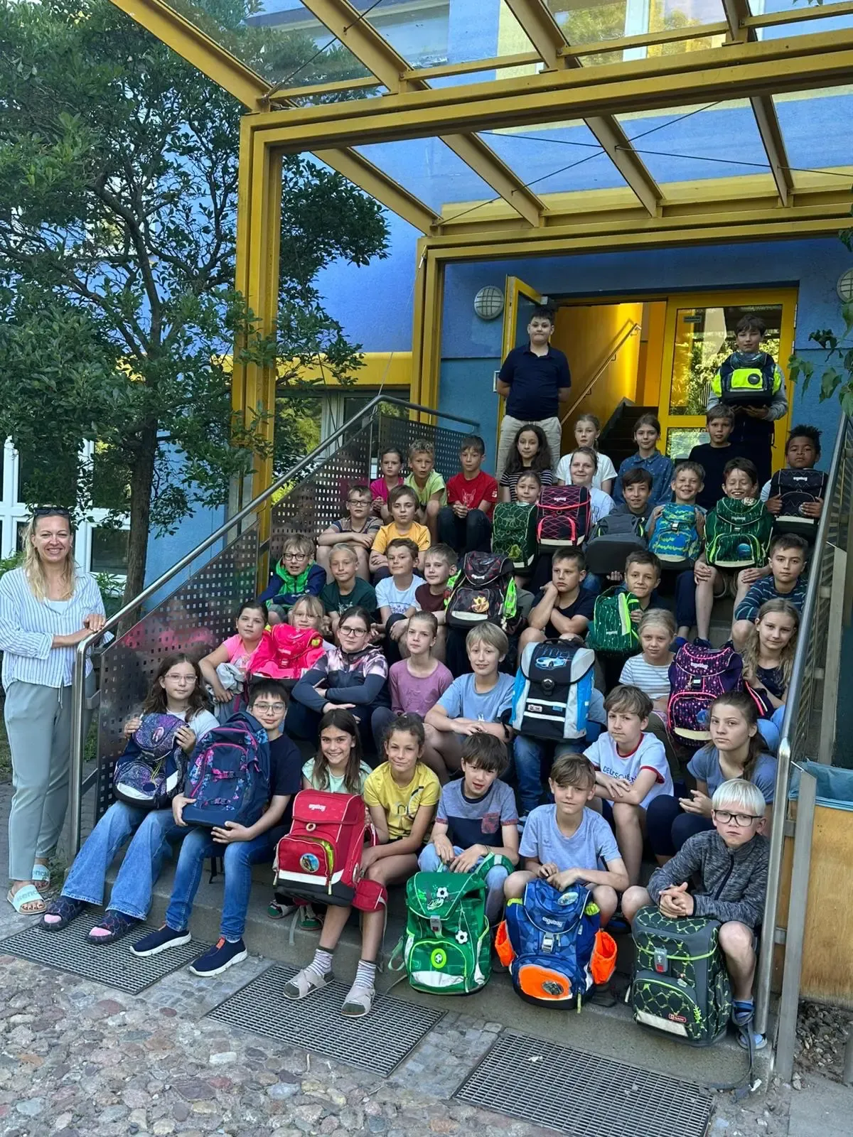 Viertklässler spenden Schulranzen für Reso-Witt-Kinder