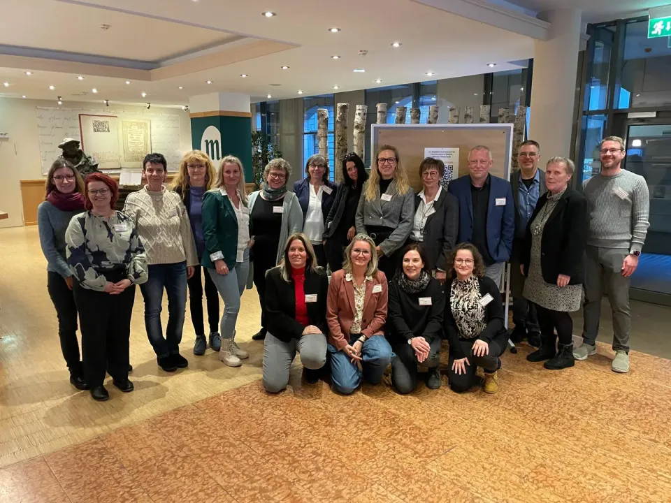 Gruppenfoto von Fachkräften der AG „Kinderschutzakteure im Dialog“